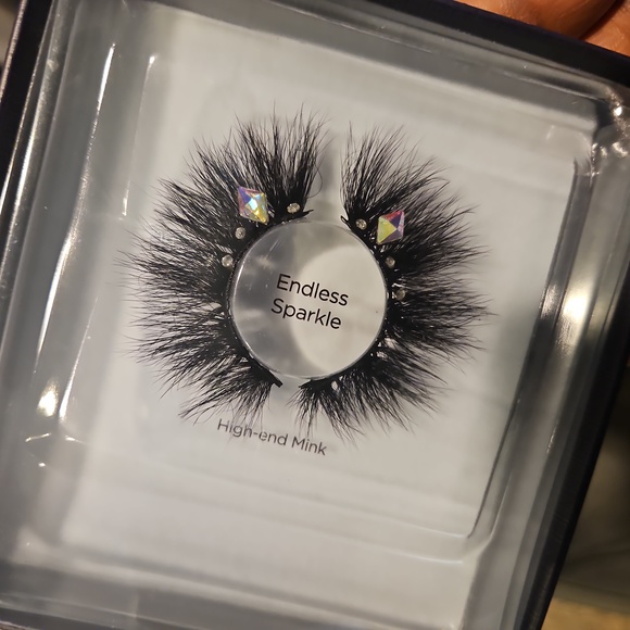 Eyelashes - Picture 2 of 3